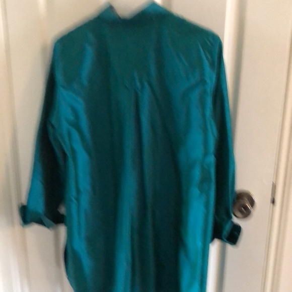 Perfect for holiday dressing…. Brand New… never worn LUNDSTROM silk shirt - Picture 3 of 5